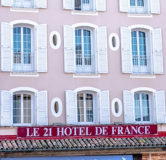 Le 21 Hôtel de France à St-Raphaël en face de la gare